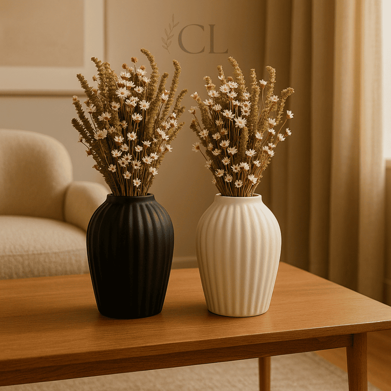 Vaso Canelado de Cerâmica com Flores Secas | Elegância Natural em Textura Fosca